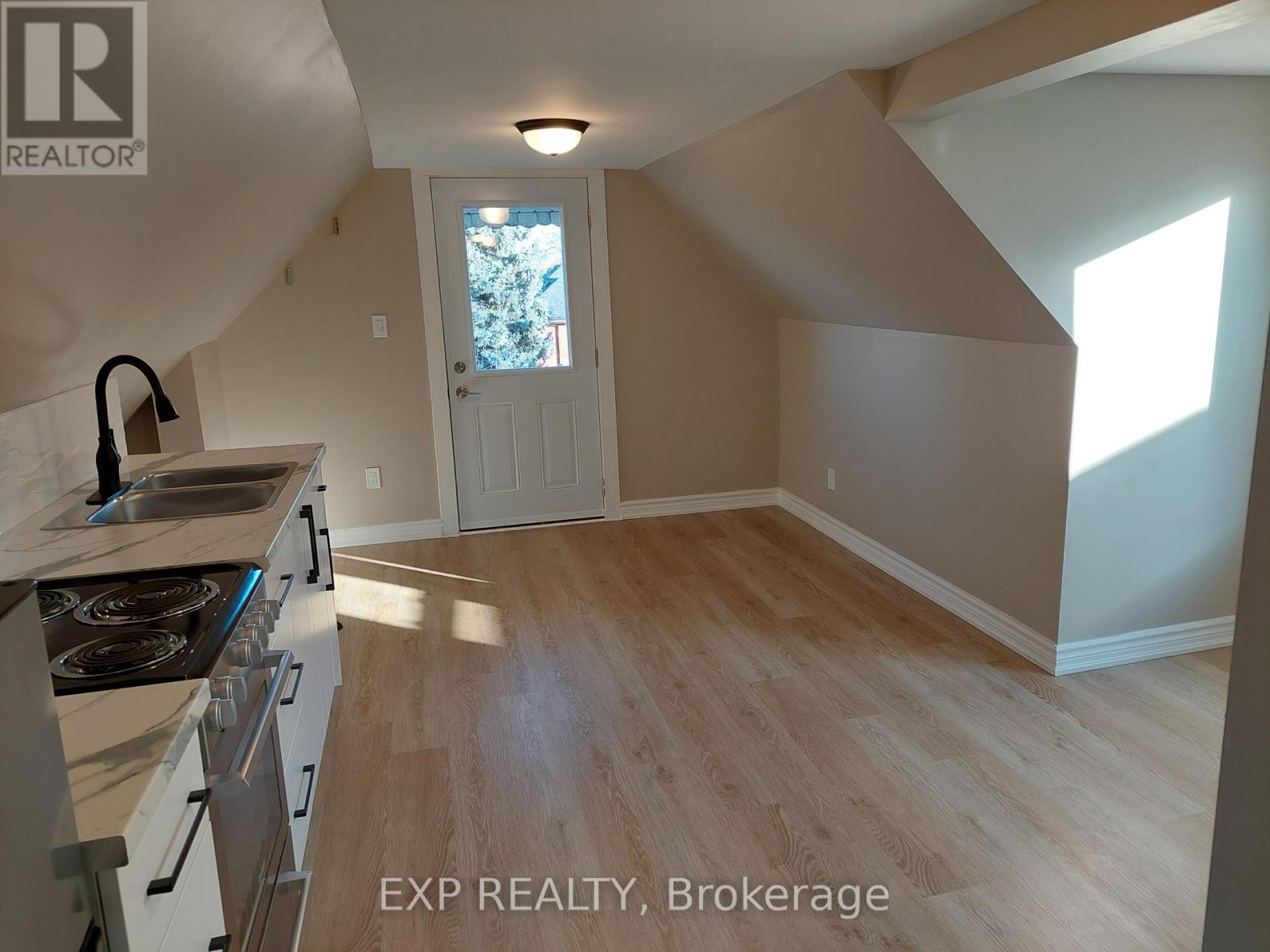 Residential Lease in Hamilton (Gibson) 4