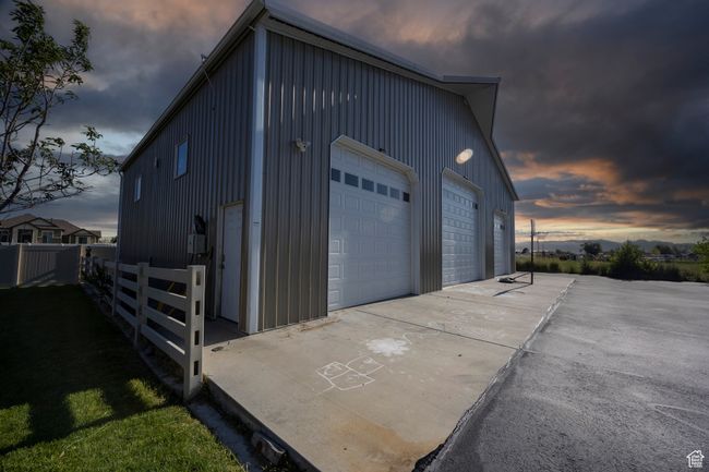 Garage at dusk with a large shop | Image 93