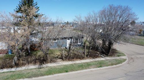 502 1 Avenue W, Hanna, AB, T0J1P0 | Card Image
