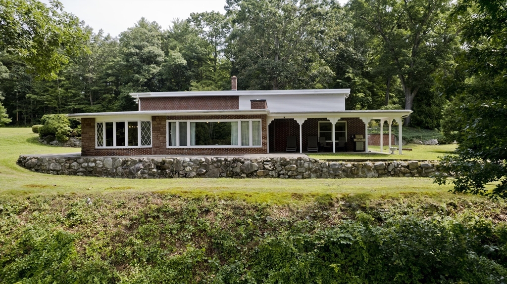 Drury Ln, Easthampton, MA 01027