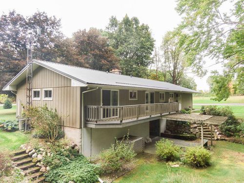 10047 11 Mile Rd, Ceresco, MI, 49033-9716 | Card Image