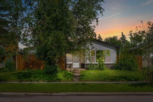 40 Erin Woods Drive Se, Calgary, AB, T2B2S1 | Card Image