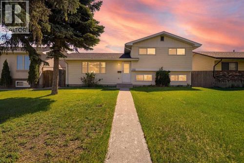 532 Rundleridge Dr Ne, Calgary, AB, T1Y2K7 | Card Image