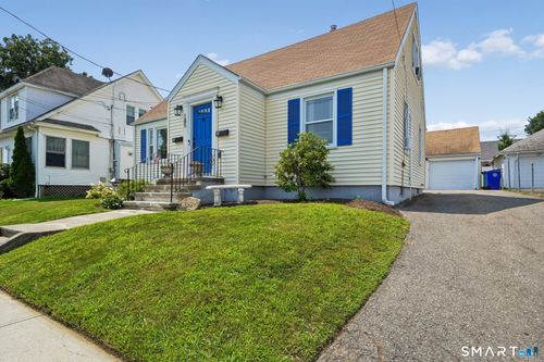 185 Oakland St, Stratford, CT, 06615-5628 | Card Image