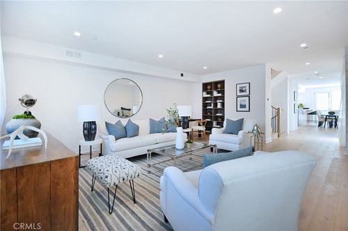 4641 Cahuenga Blvd, Toluca Lake, CA, 91602-2830 | Card Image