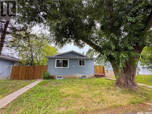 16 Kemp Cres, Prince Albert, SK, S6V6H1 | Card Image