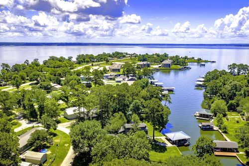 305 Lakeshore Dr, Onalaska, TX, 77360-6564 | Card Image