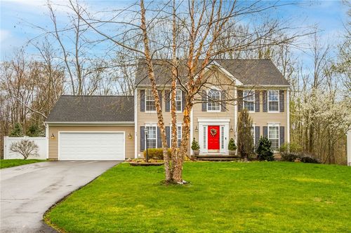 33 Chadwick Mnr, Fairport, NY, 14450-8820 | Card Image