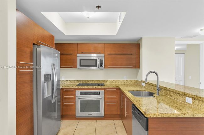 APT-1903S - 2681 N Flamingo Rd, Condo with 2 bedrooms, 2 bathrooms and null parking in Sunrise FL | Image 7