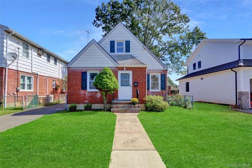322 S Harvard Road S, Hempstead, NY, 11530 | Card Image