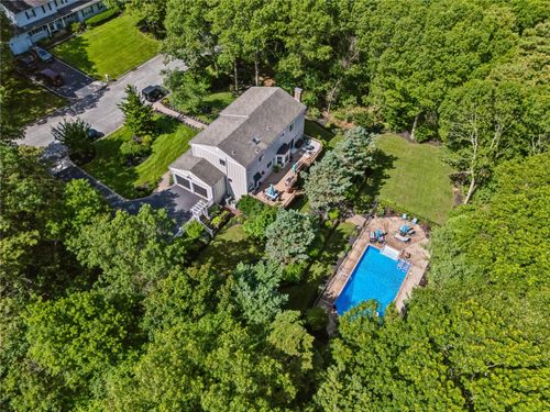 5 Woodbrook Cir, Holtsville, NY, 11742-2423 | Card Image