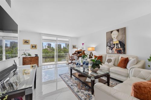 e201-2930 Point East Dr, Aventura, FL, 33160-5045 | Card Image