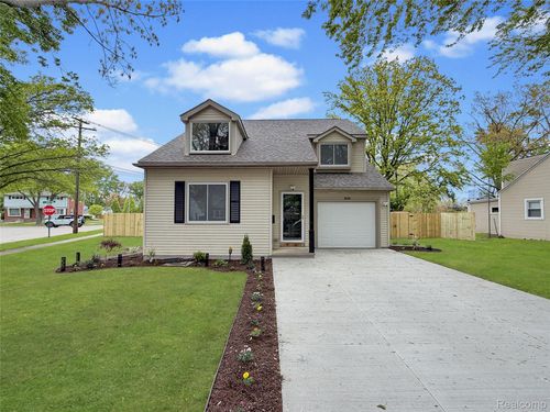 20505 Ridgemont Rd, Harper Woods, MI, 48225-1122 | Card Image