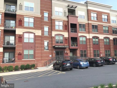 202-3985 Norton Pl, FAIRFAX, VA, 22030 | Card Image
