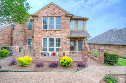 1215 Woodland Park Dr, Hurst, TX, 76053-3883 | Card Image