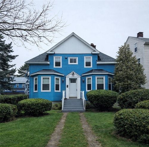 147 Wentworth Ave, Cranston, RI, 02905-2703 | Card Image