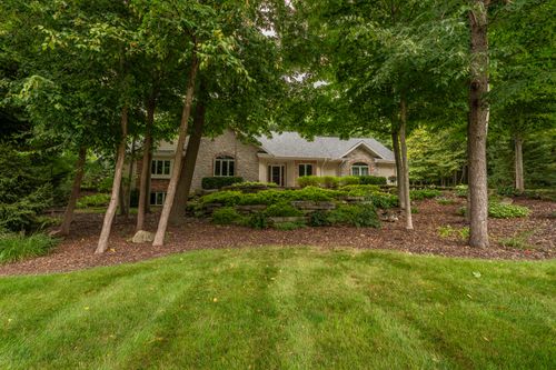 260 Glacial Dr, Slinger, WI, 53086-9066 | Card Image