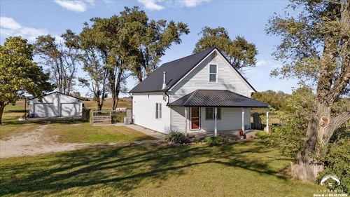 102 N 1st Rd, Overbrook, KS, 66524-8801 | Card Image