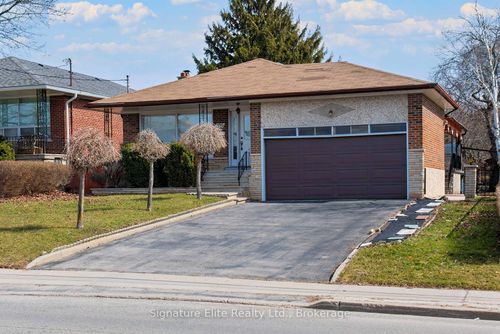 255 Culford Rd, North York, ON, M6L2V1 | Card Image