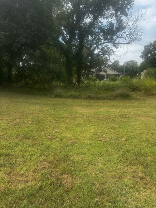 105 S Brazos Ave, Cleburne, TX, 76031-5702 | Card Image
