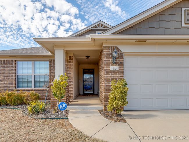 13 Evermore Ln, House other with 3 bedrooms, 2 bathrooms and null parking in Yukon OK | Image 4