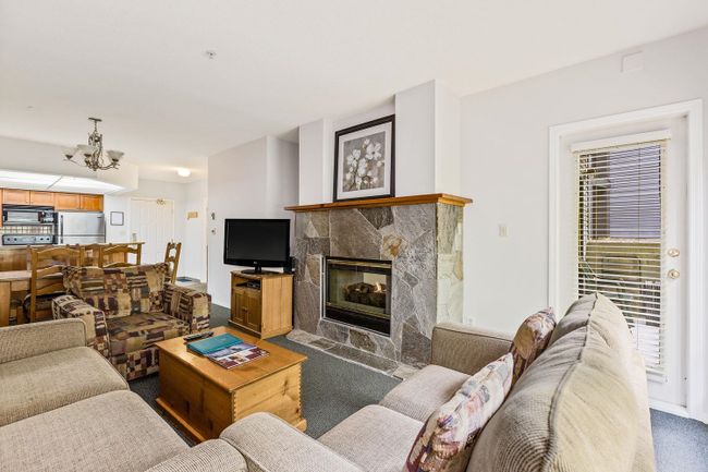104 - 4821 Spearhead Drive, Condo with 2 bedrooms, 1 bathrooms and 1 parking in Whistler BC | Image 2