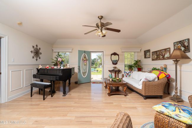 25401 Notre Dame-14 | Image 6