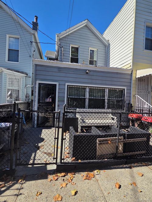 562 Hemlock Street, New York, NY, 11208 | Card Image