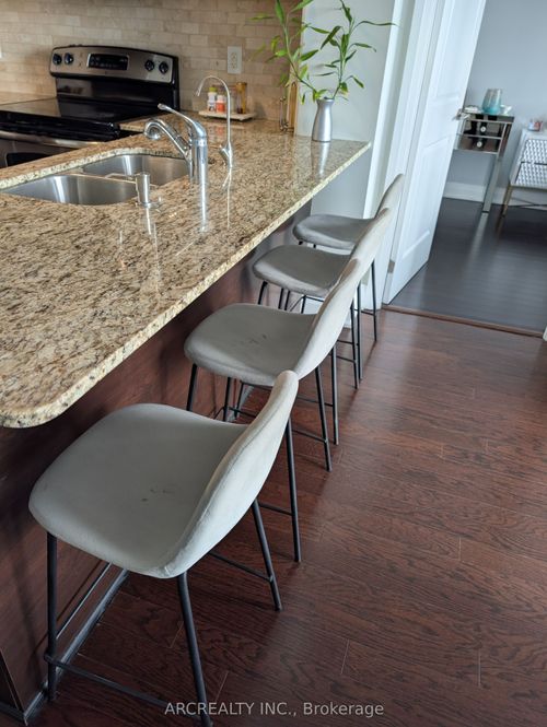 606-520 Steeles Ave W, Thornhill, ON, L4J0H2 | Card Image