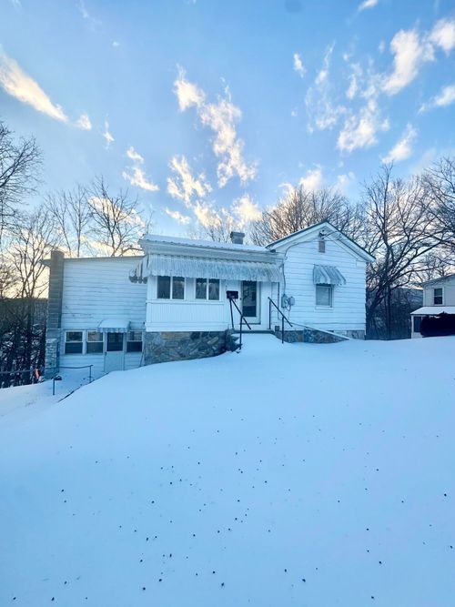 921 Kensington Ave, Clifton Forge, VA, 24422-1618 | Card Image