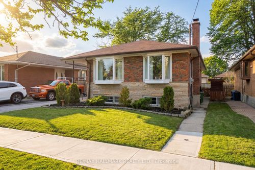 7 Grassington Cres, Scarborough, ON, M1G1X4 | Card Image