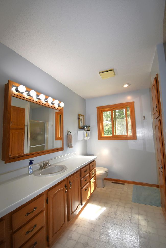 Upper Level Full Bathroom | Image 21