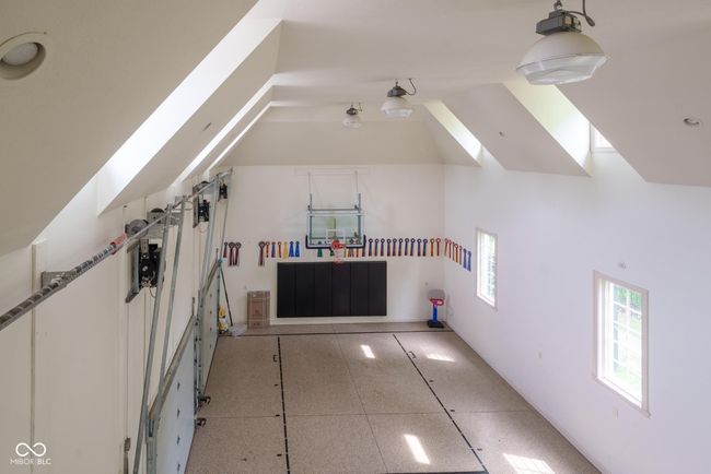 garage view of sport court with basketball court | Image 118