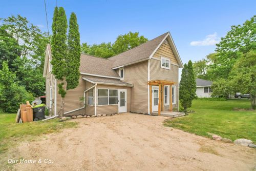 306 W 6th St, Clare, MI, 48617-1424 | Card Image