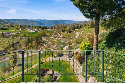 404 S Clifford St, Chelan, WA, 98816-8060 | Card Image