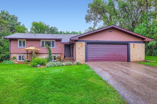 5139 Woodhill Rd, Minnetonka, MN, 55345-4753 | Card Image