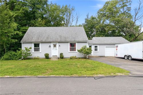 917 Woonsocket Hill Rd, North Smithfield, RI, 02896-8133 | Card Image