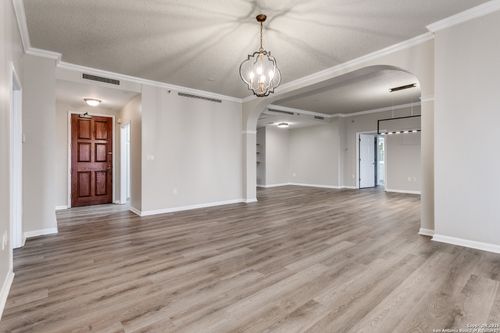 717-1 Towers Park Ln, San Antonio, TX, 78209-6434 | Card Image