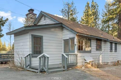 697 Chipmunk Ln, Big Bear Lake, CA, 92315 | Card Image