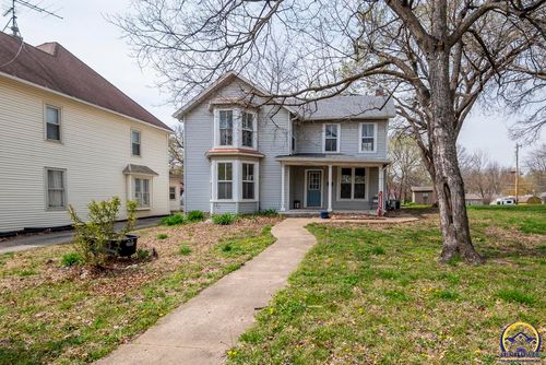 517 Nebraska Ave, Holton, KS, 66436-1424 | Card Image