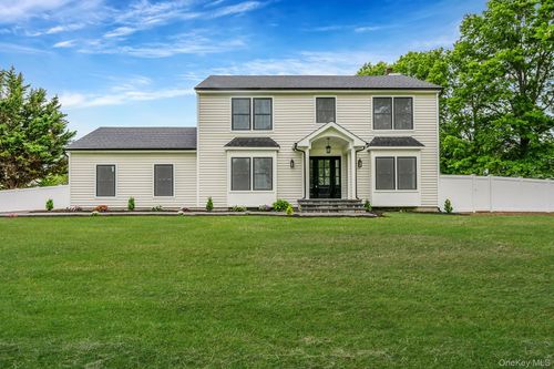 189 Southfields Rd, Riverhead, NY, 11901-1729 | Card Image