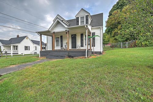 218 W Banner St, Lebanon, VA, 24266-4306 | Card Image
