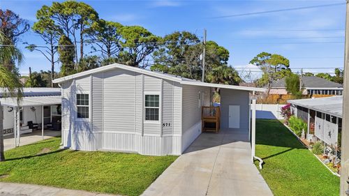 571 Oriental Poppy Dr, VENICE, FL, 34293-6961 | Card Image