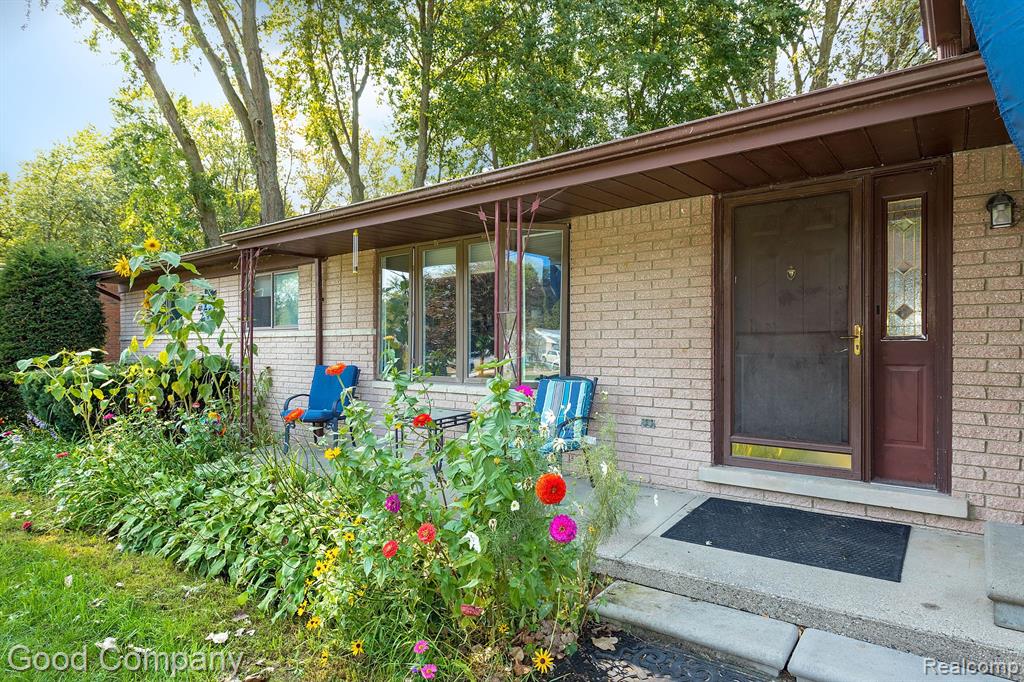 Winkler St, Harrison Township, MI 48045