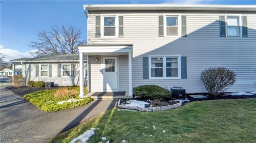 5 Arrowhead Way S, Fairport, NY, 14450-3305 | Card Image