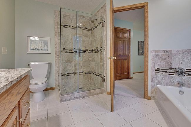 Owner Bath (view 2 of 3) | Image 27