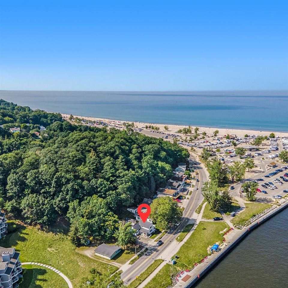Harbor Dr, Grand Haven, MI 49417
