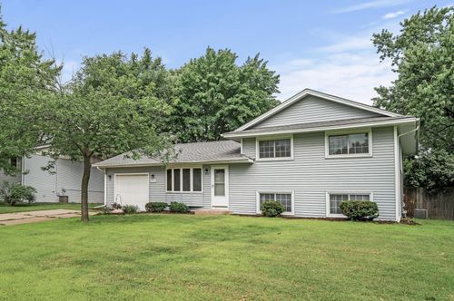 10632 Arrowhead St Nw, Coon Rapids, MN, 55433-4013 | Card Image