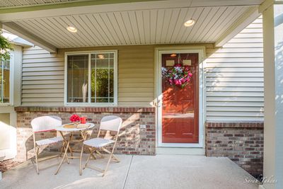 How great is this front porch?! | Image 2