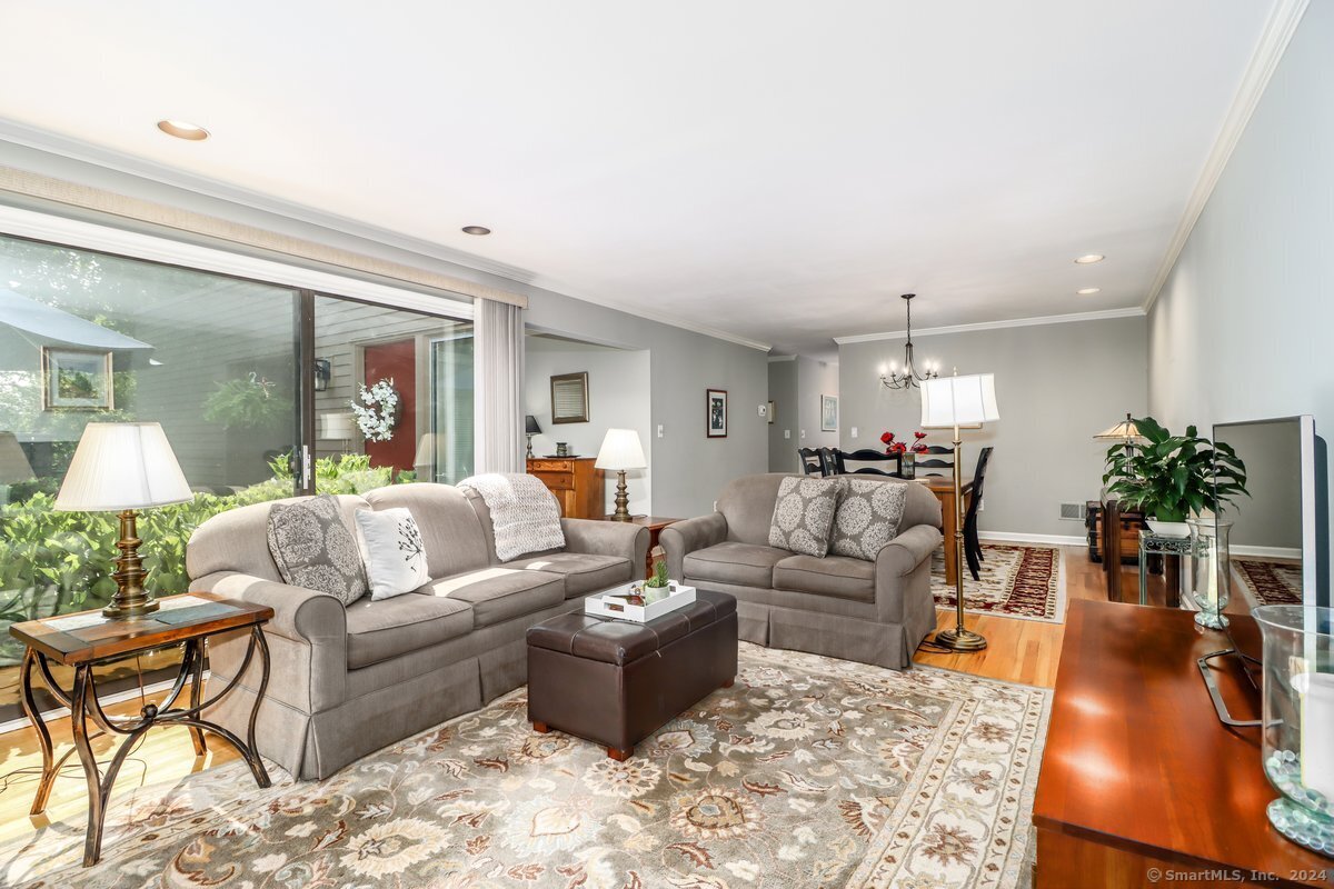 Charlton Hill Rd, Hamden, CT 06518